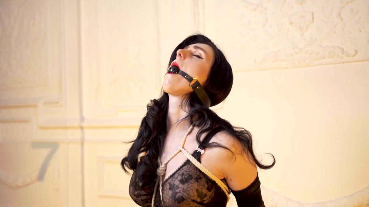 Miss Ellie Mouse — JOI bondage