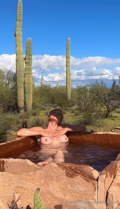 Sara Underwood Naked Outdoor With Tub
