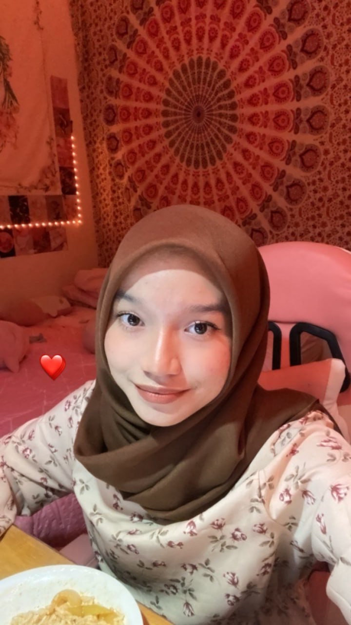 SYAHRA IN THE CAR BLOWJOB