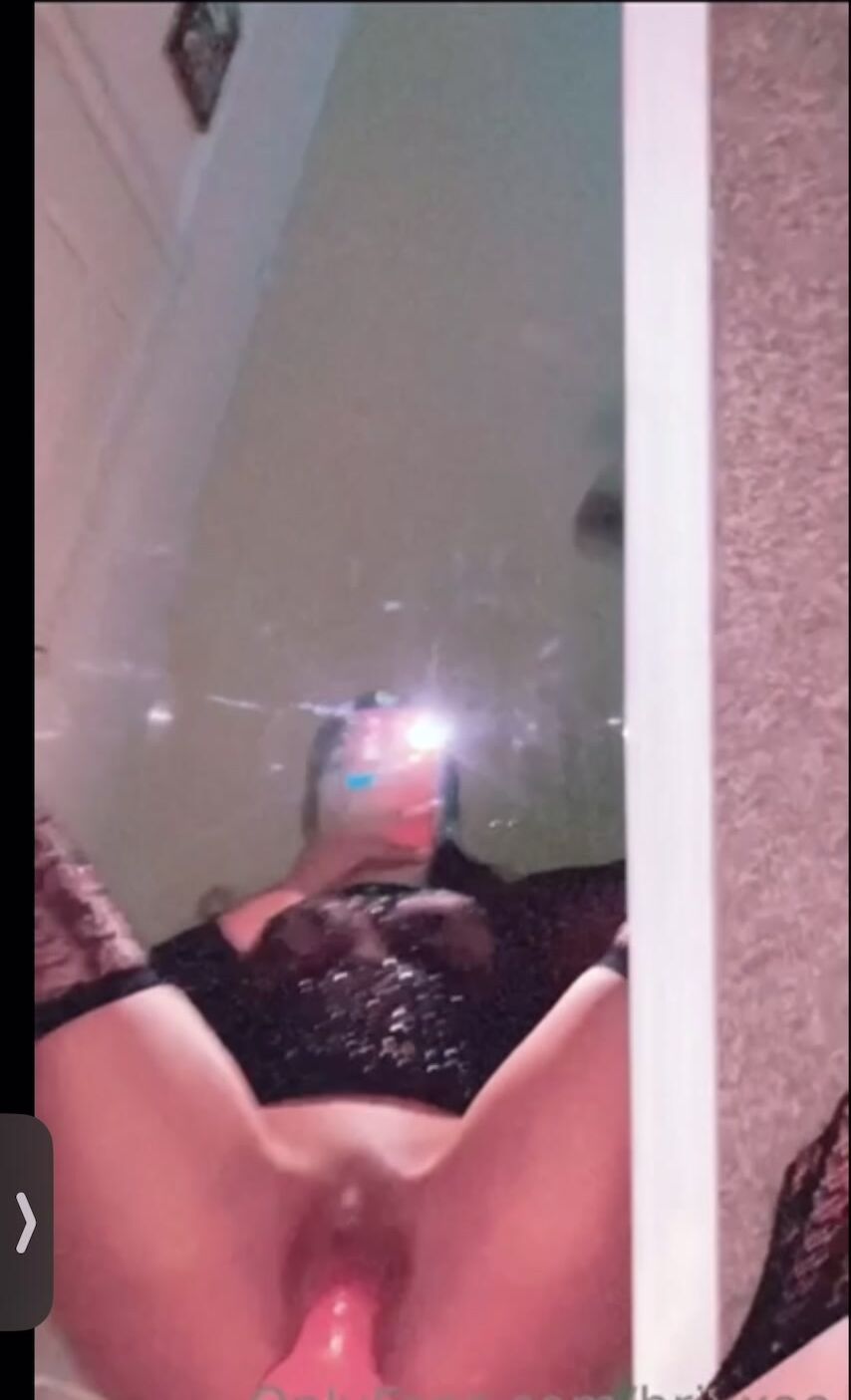 Sabrina Garza Masterbstes on mirroo